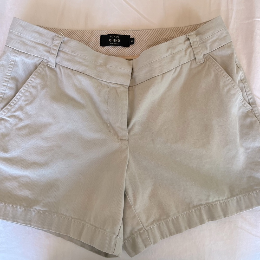 J Crew 5” Chino, size 6, light khaki